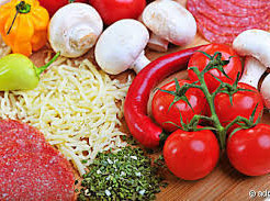 Tomaten, Käse, Salami, Chamgignons, Paprika, Gewürze